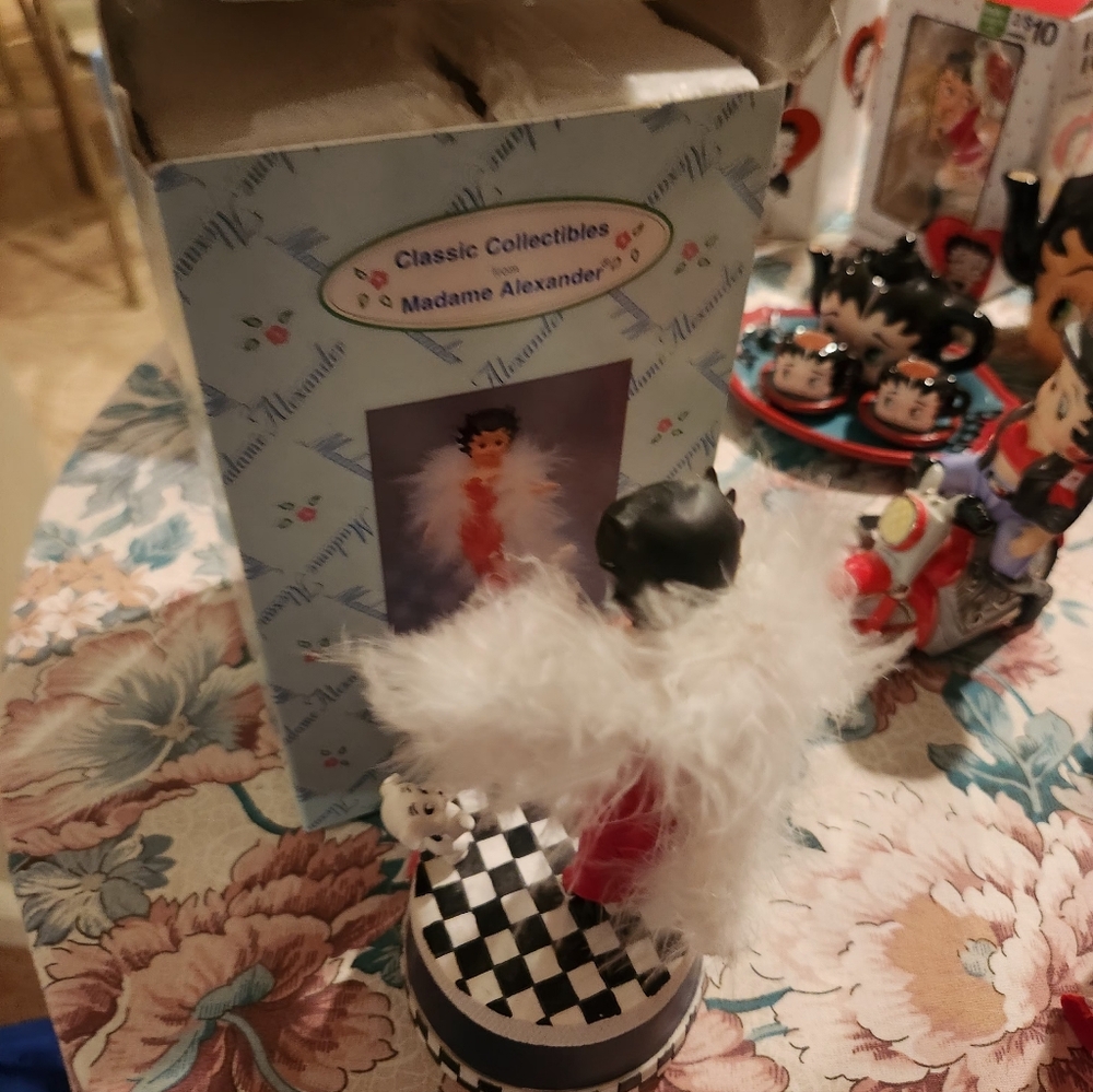 Madame Alexander Betty Boop Music Box - Picture 2 of 5